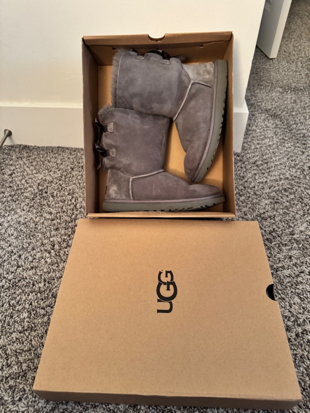 UGG Gray Suede Med height Shearling Boots with Back Bows